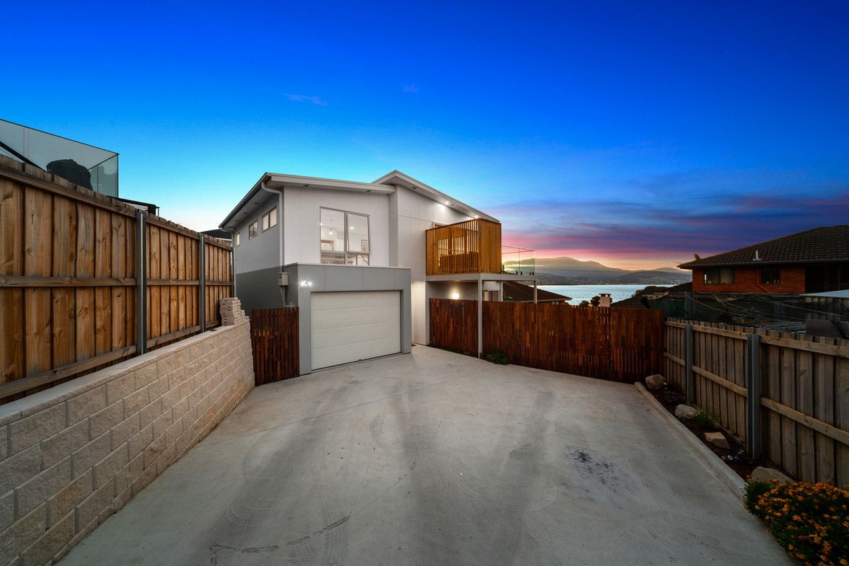 4 bedrooms Apartment / Unit / Flat in 2/44 Trevassa Crescent TRANMERE TAS, 7018