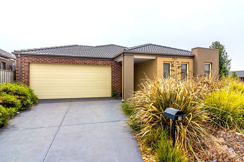 18 Wild Scotchman Way, Cranbourne East VIC 3977