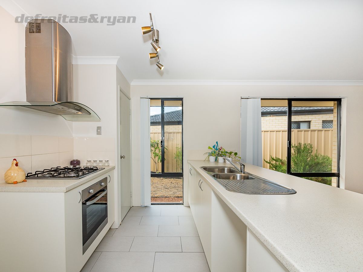 10 Corrour Bend, Bertram WA 6167, Image 2