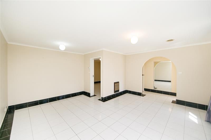16 Skertchly Place, Florey ACT 2615, Image 2