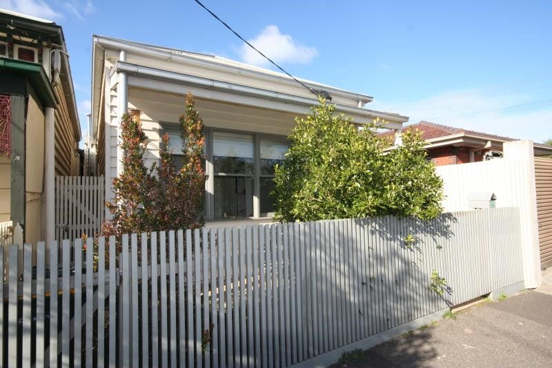 2 bedrooms House in 8 Derham Street PORT MELBOURNE VIC, 3207