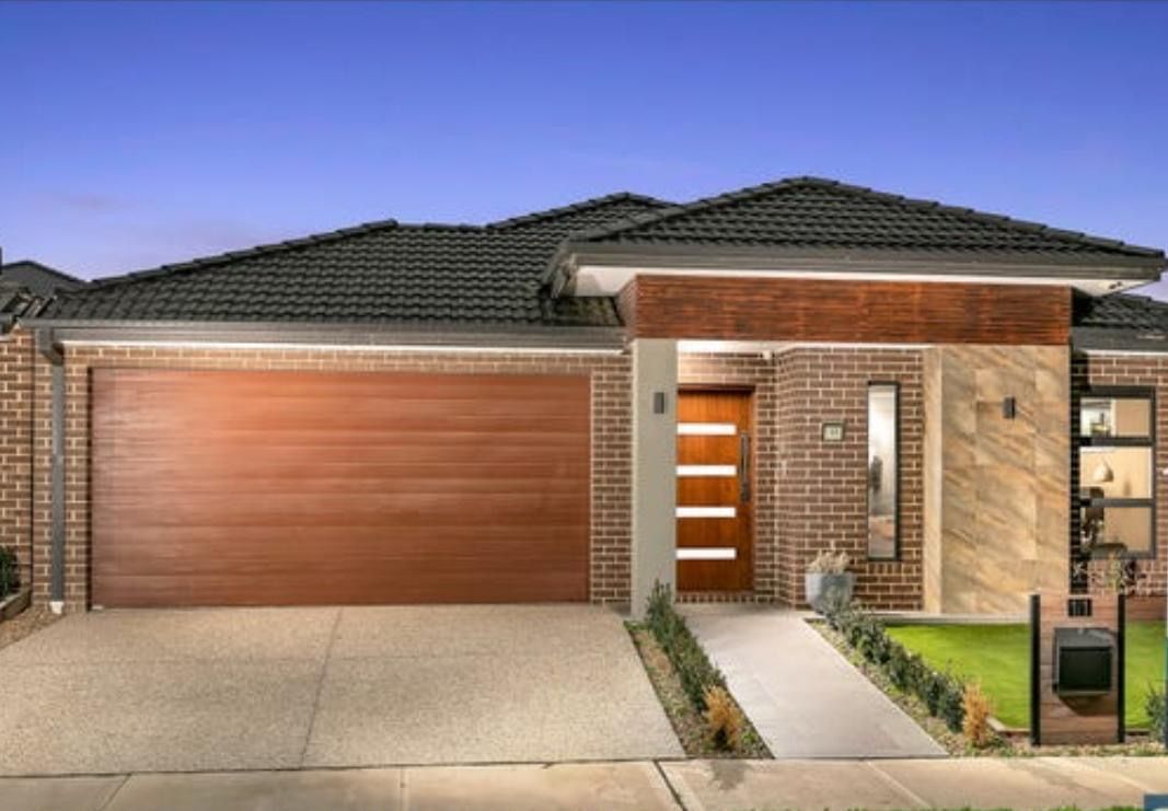4 bedrooms House in 11 Landsdowne Avenue MICKLEHAM VIC, 3064