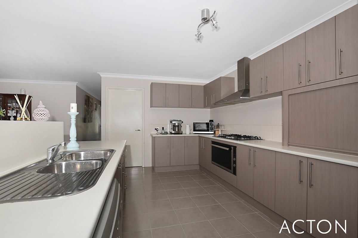 125 Countess Circuit, South Yunderup WA 6208, Image 2