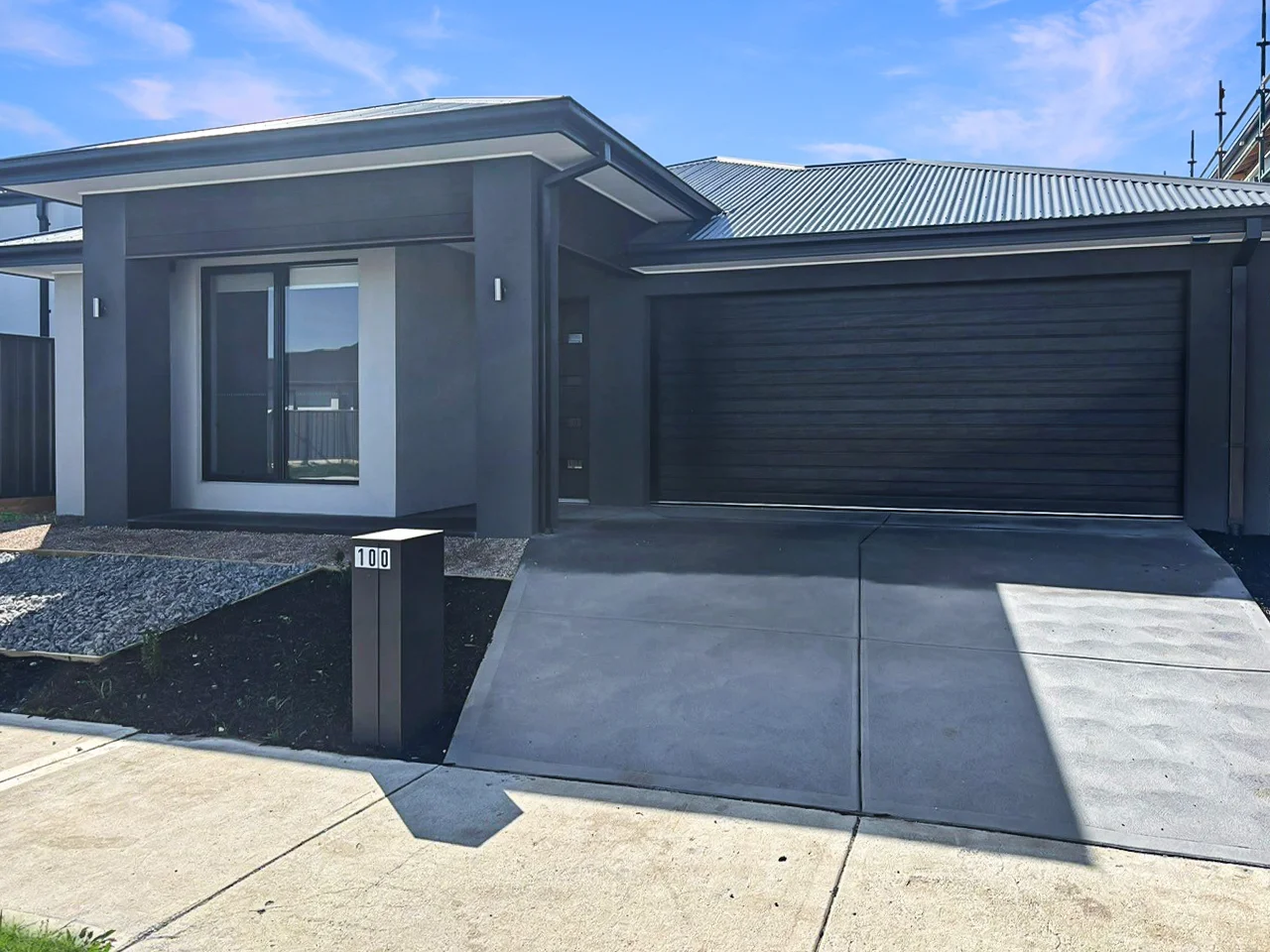 100 Molesworth Crescent, Donnybrook VIC 3064