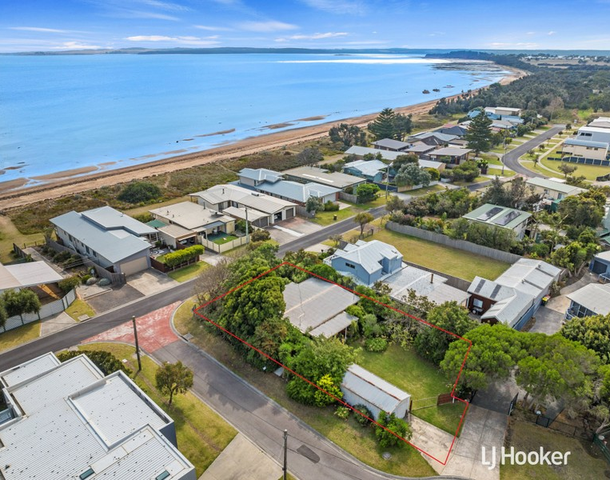 16 Kowloon Crescent, Coronet Bay VIC 3984