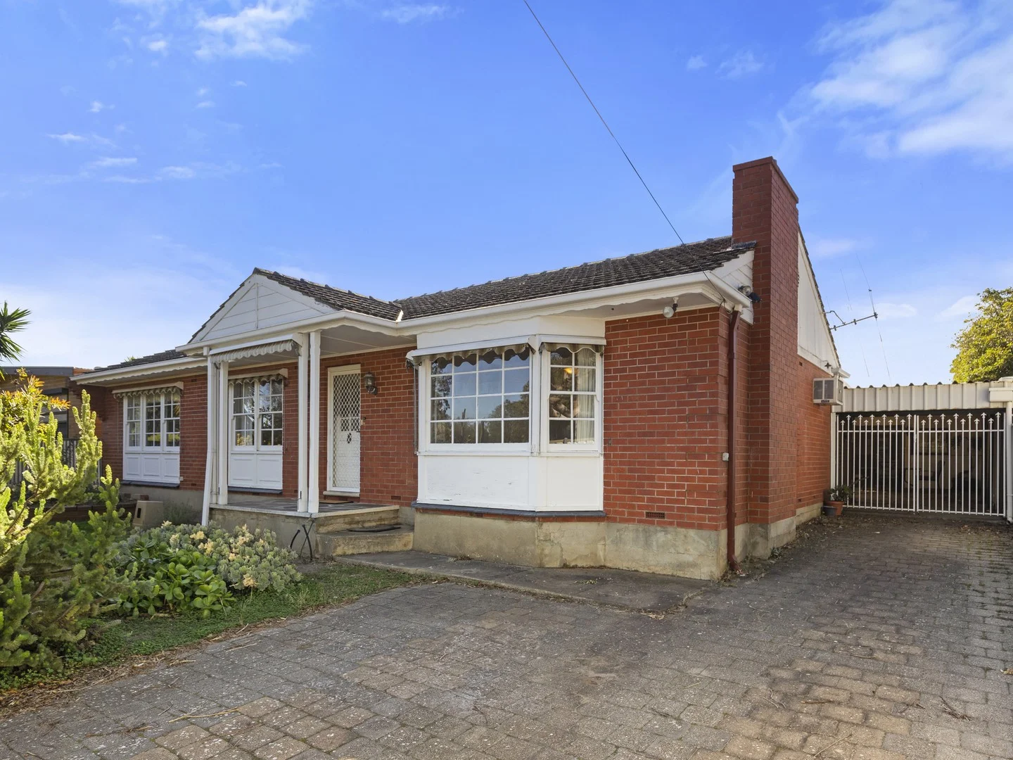 18 Seaview Road, Morphett Vale SA 5162