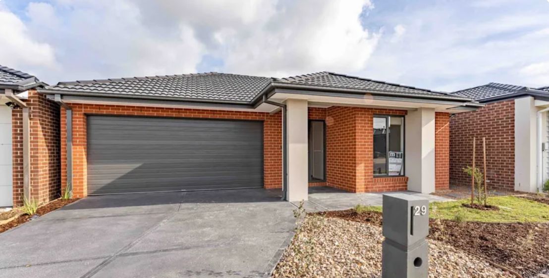 4 bedrooms House in 29 Caravan Parade BERWICK VIC, 3806