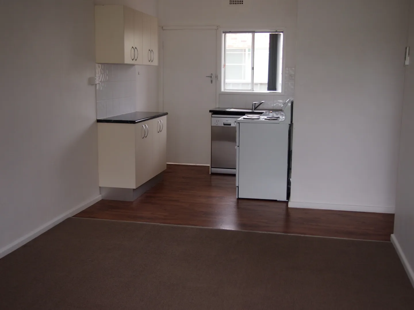 Ray White Real Estate Parkes - Widok 3