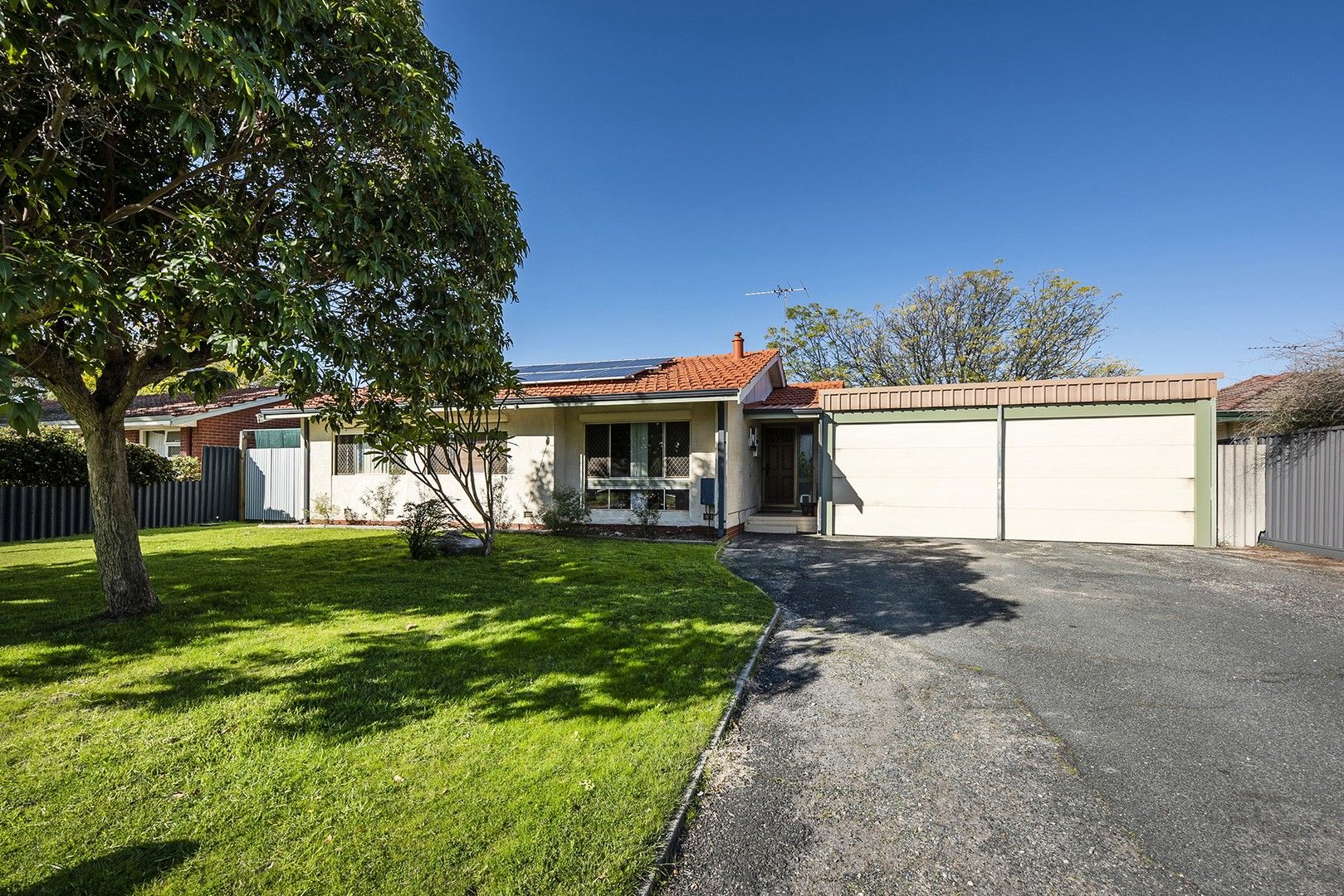 3 bedrooms House in 14 Chasley Court KELMSCOTT WA, 6111