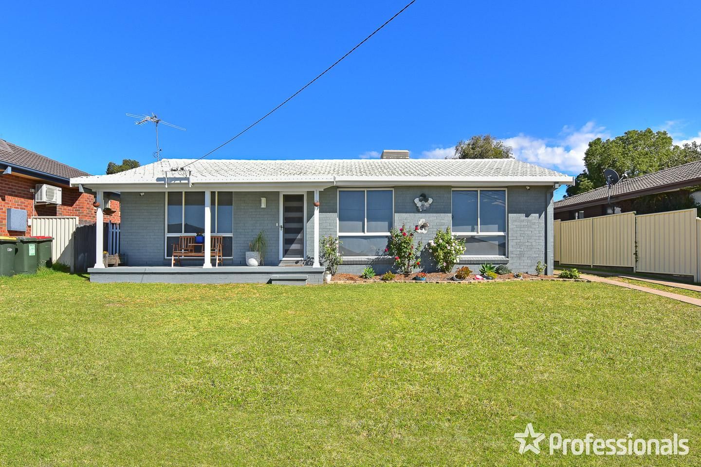 3 bedrooms House in 4 Allawah Street HILLVUE NSW, 2340