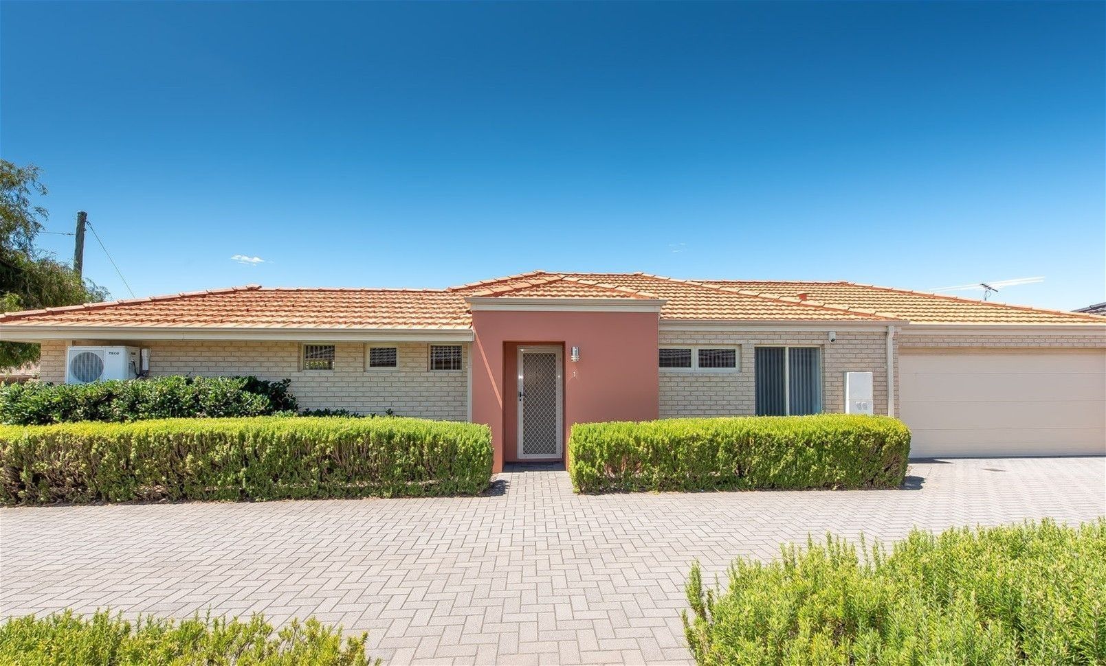 3 bedrooms Villa in 1/159 Hamilton Street QUEENS PARK WA, 6107