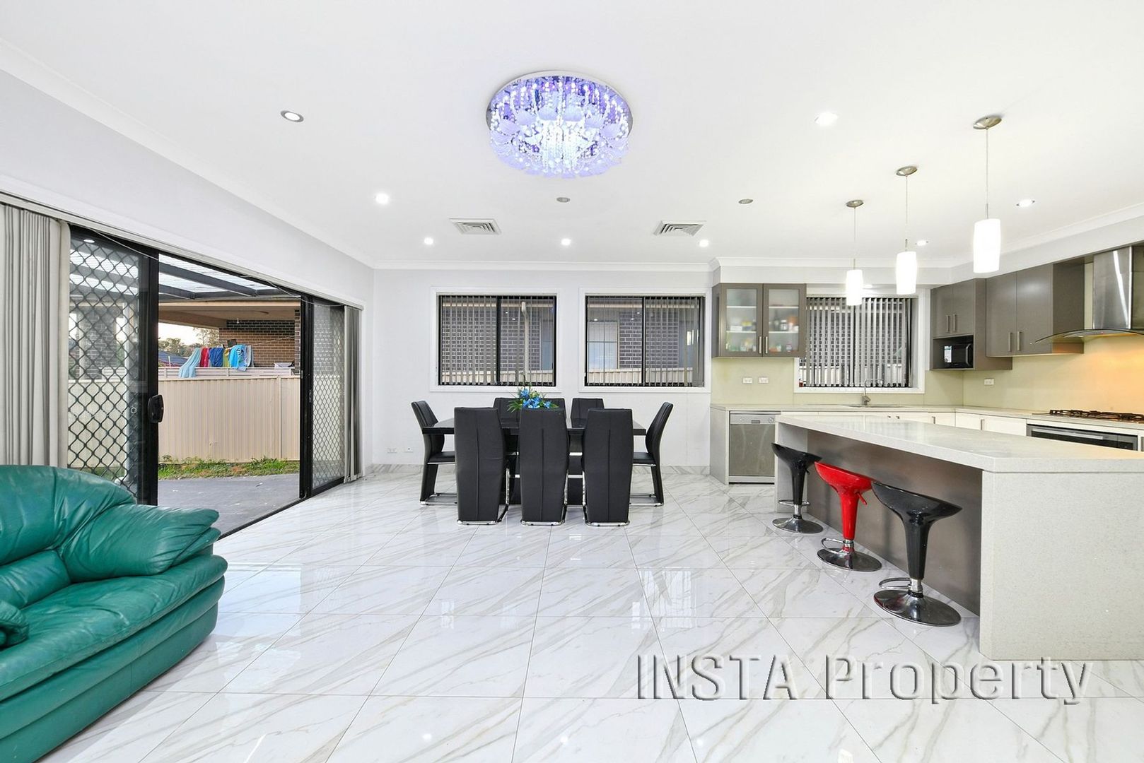 11B Laurel Street, Carramar NSW 2163, Image 2