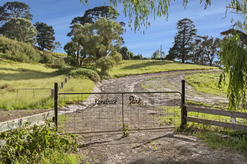 1290 WallanWhittlesea Road, Upper Plenty Property History & Address