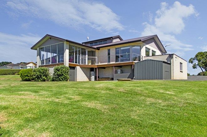Picture of 31 Ocean View Avenue, BOLWARRA VIC 3305
