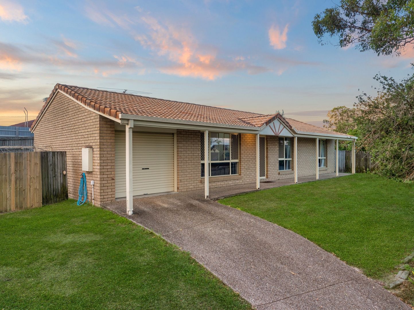 8 Bou Court, Edens Landing QLD 4207, Image 1