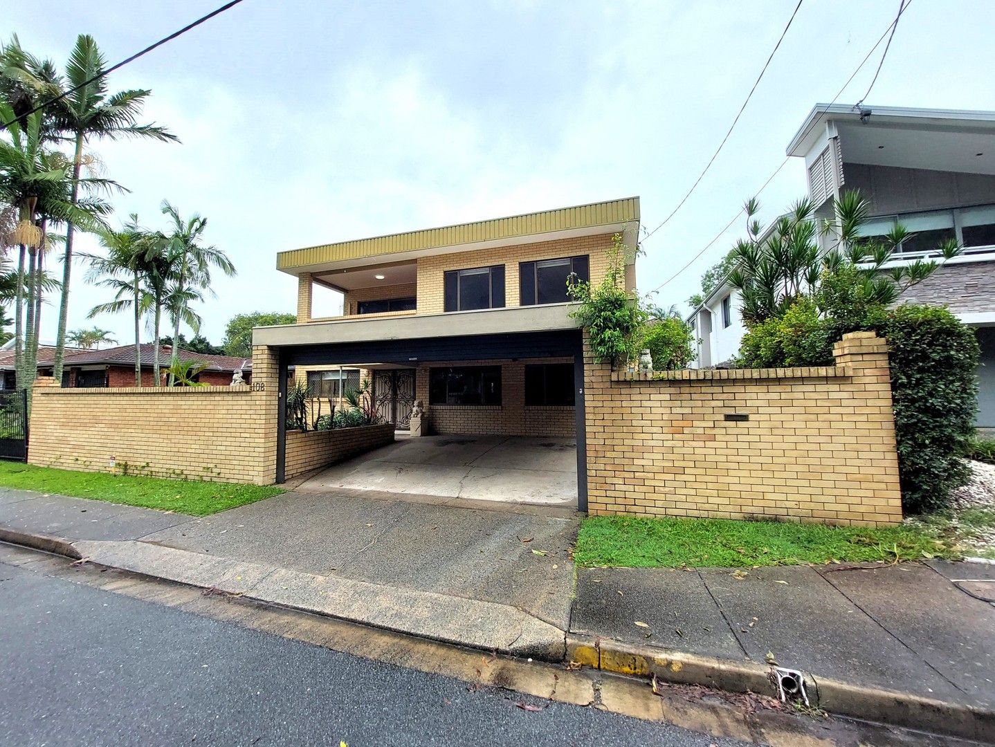 5 bedrooms House in 108 Slatyer Avenue BUNDALL QLD, 4217