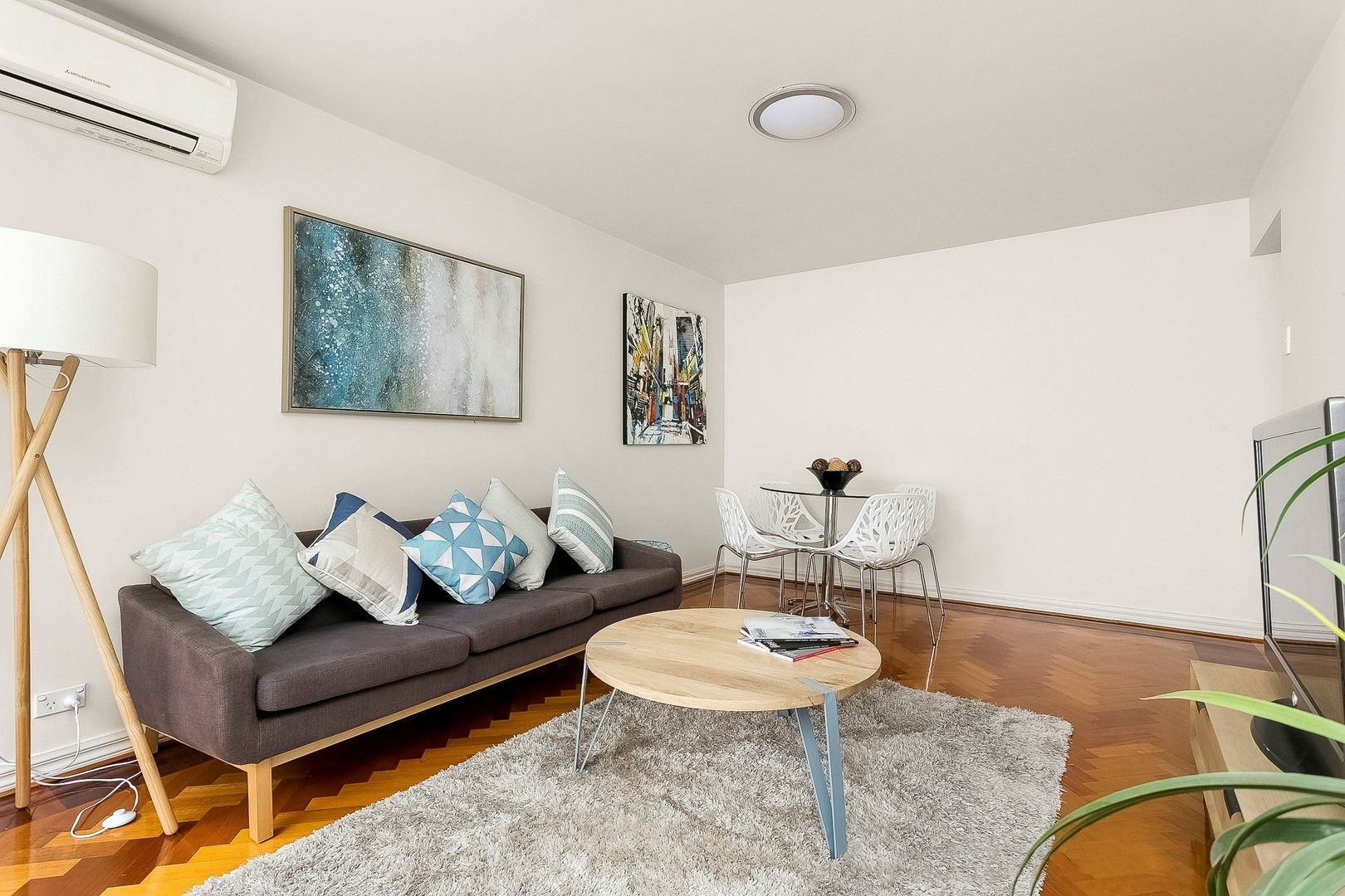 2 bedrooms Apartment / Unit / Flat in 4/10 Austin Avenue ELWOOD VIC, 3184