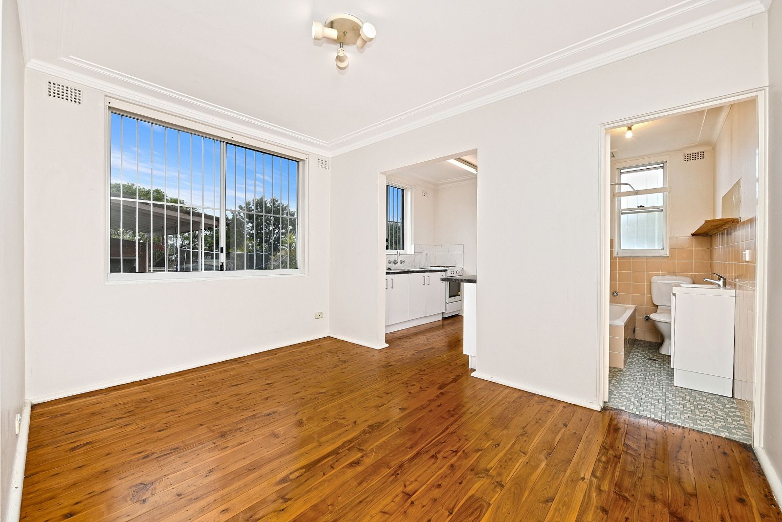 1 bedrooms Apartment / Unit / Flat in 3/34 Smith Street TEMPE NSW, 2044