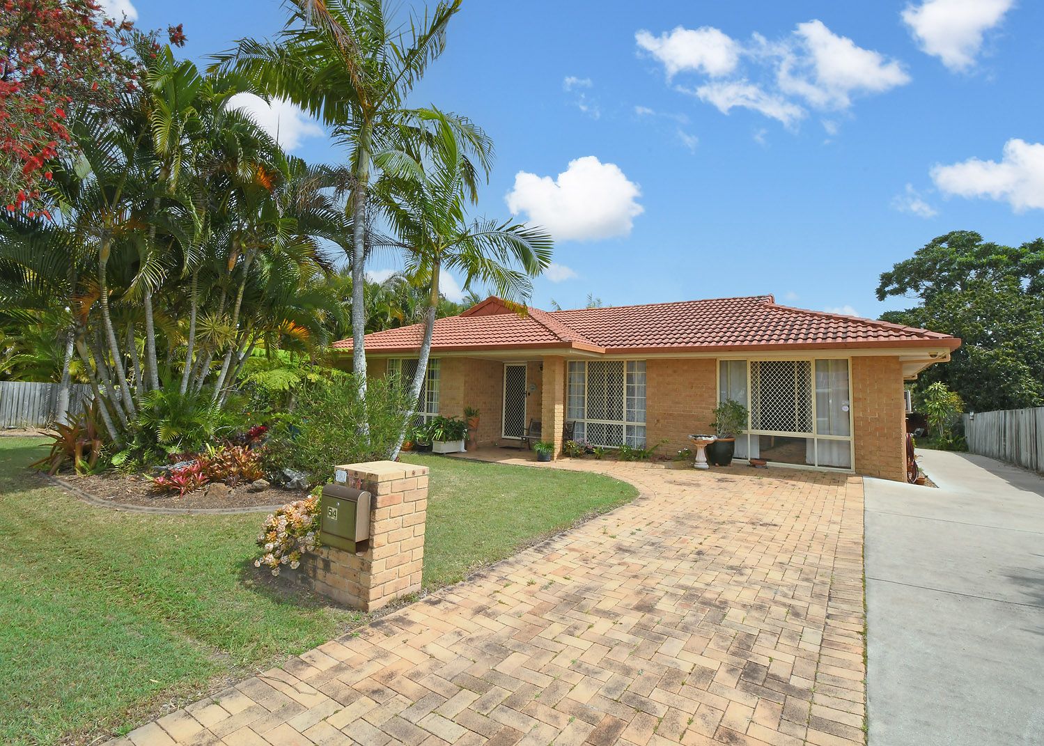 4 bedrooms House in 54 Snapper Street KAWUNGAN QLD, 4655
