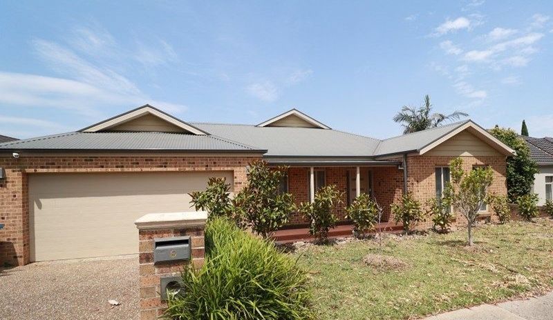 4 bedrooms House in 8 Southgate Drive BERWICK VIC, 3806
