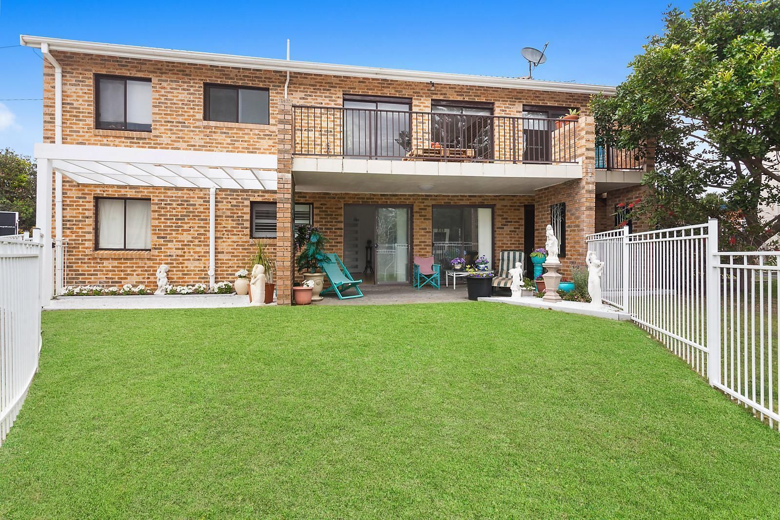 1/4 Del Mar Drive, Copacabana NSW 2251, Image 0