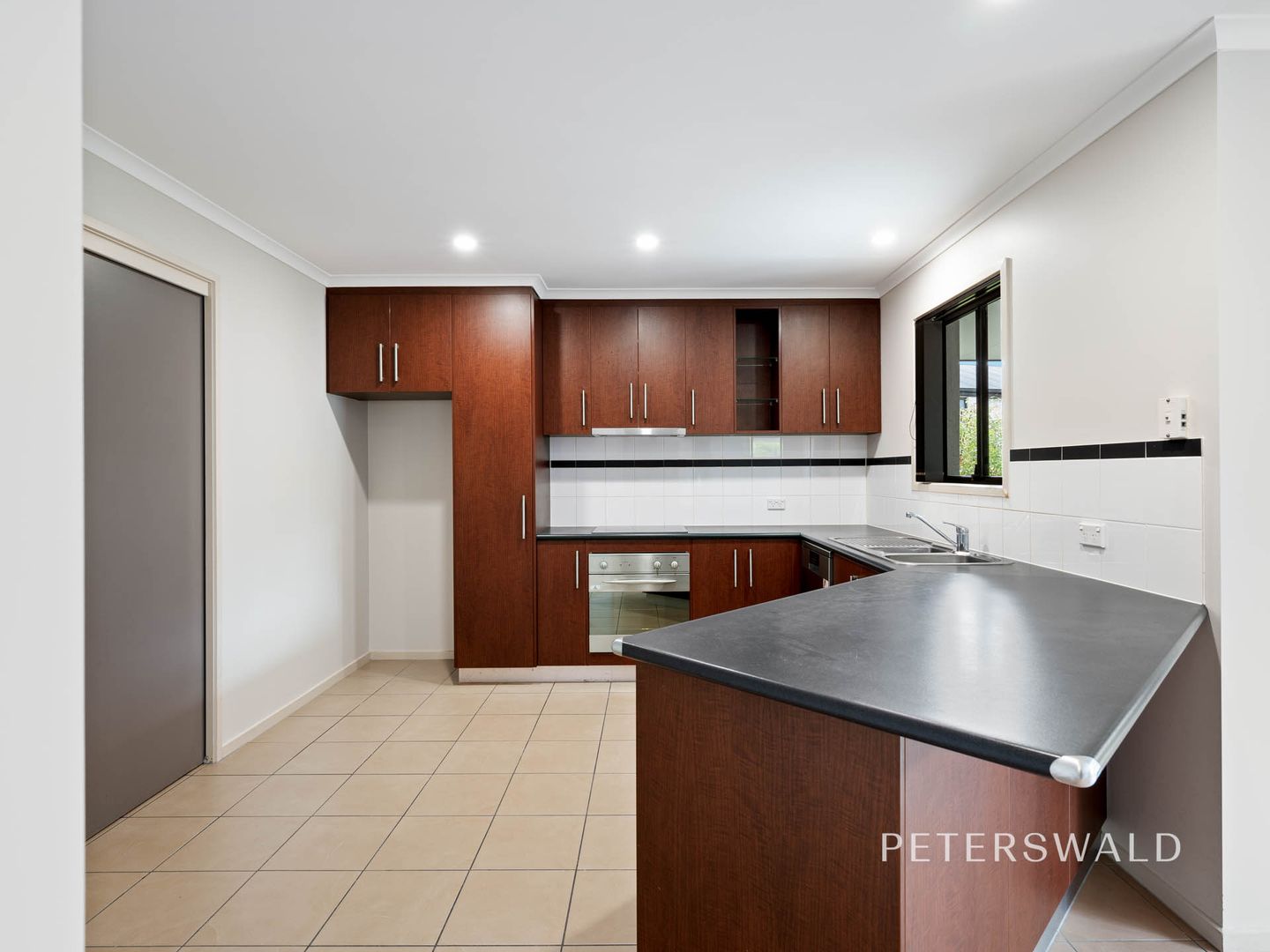 2/5 Honeyeater Court, Kingston TAS 7050, Image 2