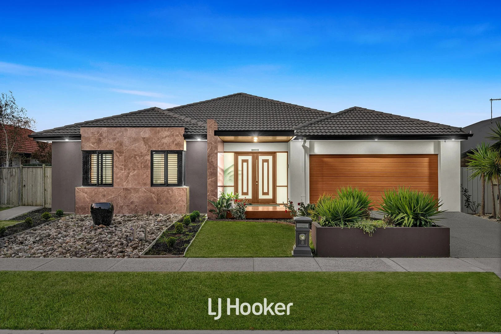 8 Mallett Grove, Lyndhurst VIC 3975