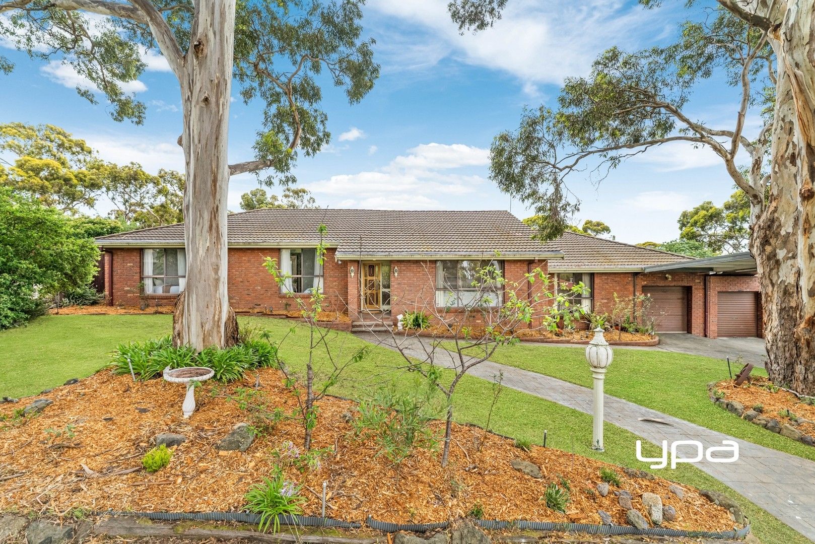 4 bedrooms House in 12 Coppelius Close SUNBURY VIC, 3429