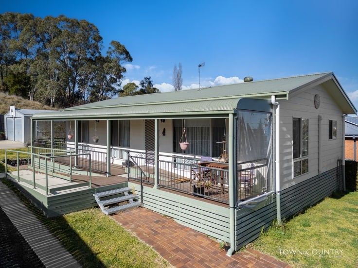 3 bedrooms House in 13 Birch Crescent ARMIDALE NSW, 2350
