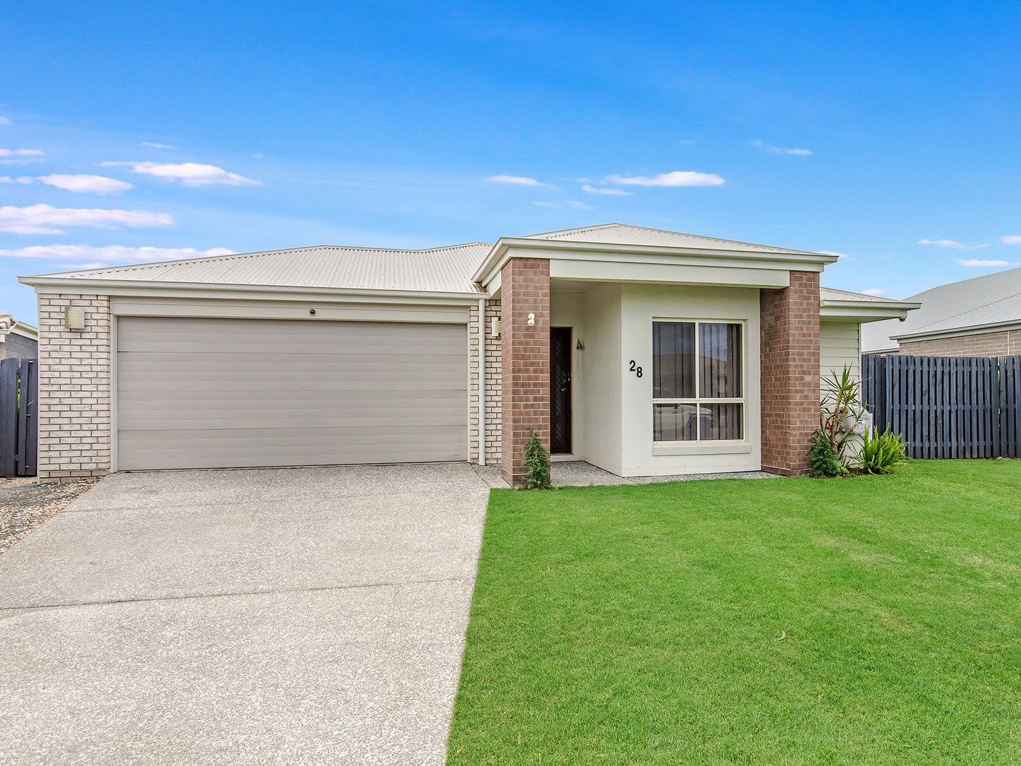 4 bedrooms House in 28 Copeland Street PIMPAMA QLD, 4209