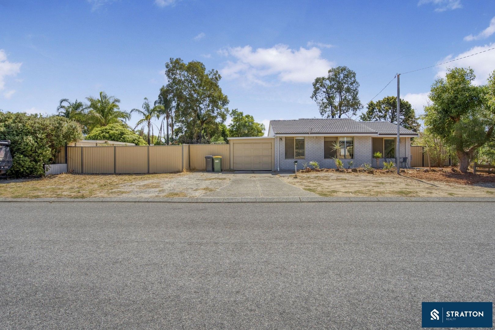 3 bedrooms House in 42 Dwyer Crescent GOSNELLS WA, 6110