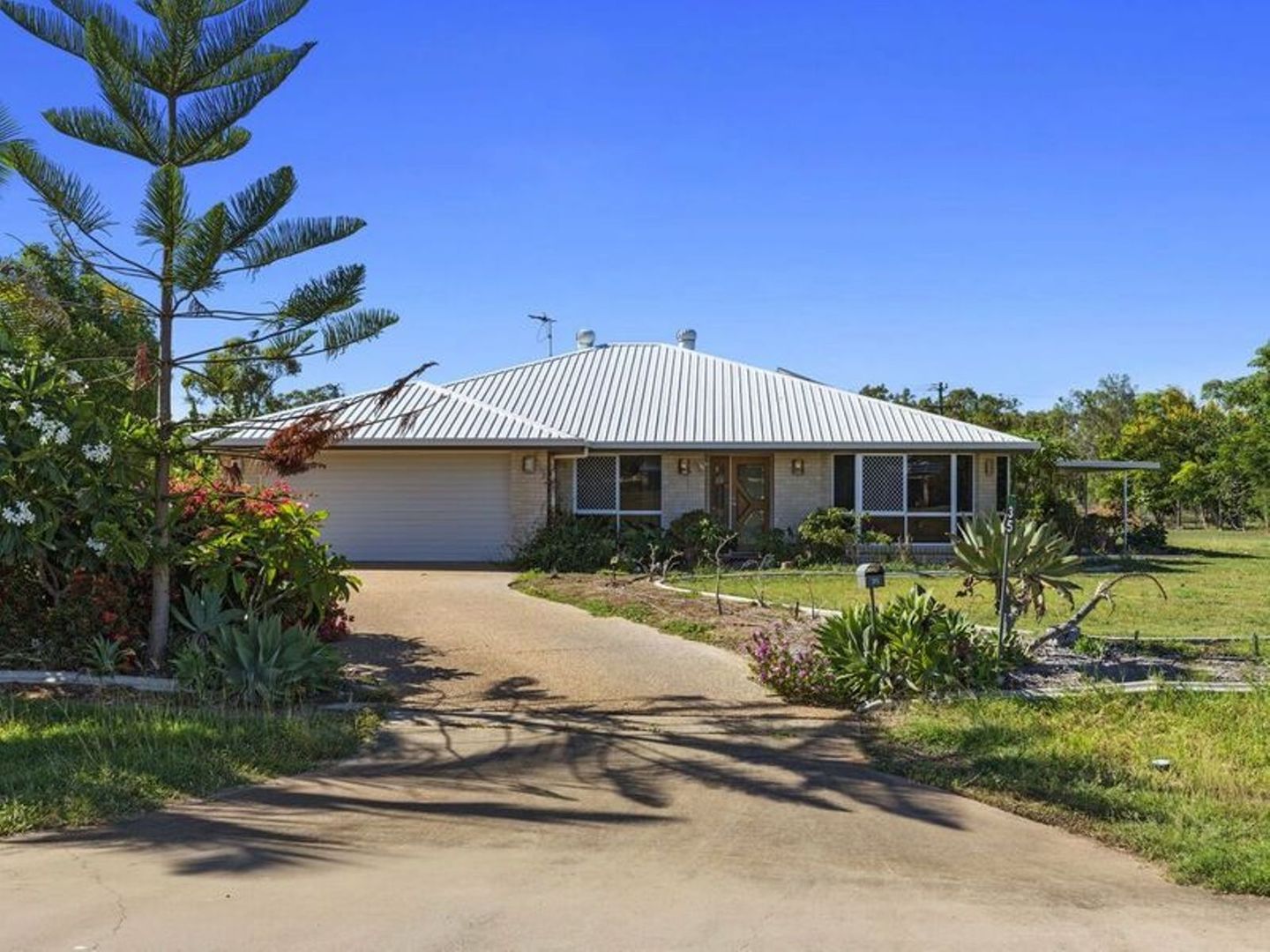 35 Robertson Road, Gracemere QLD 4702