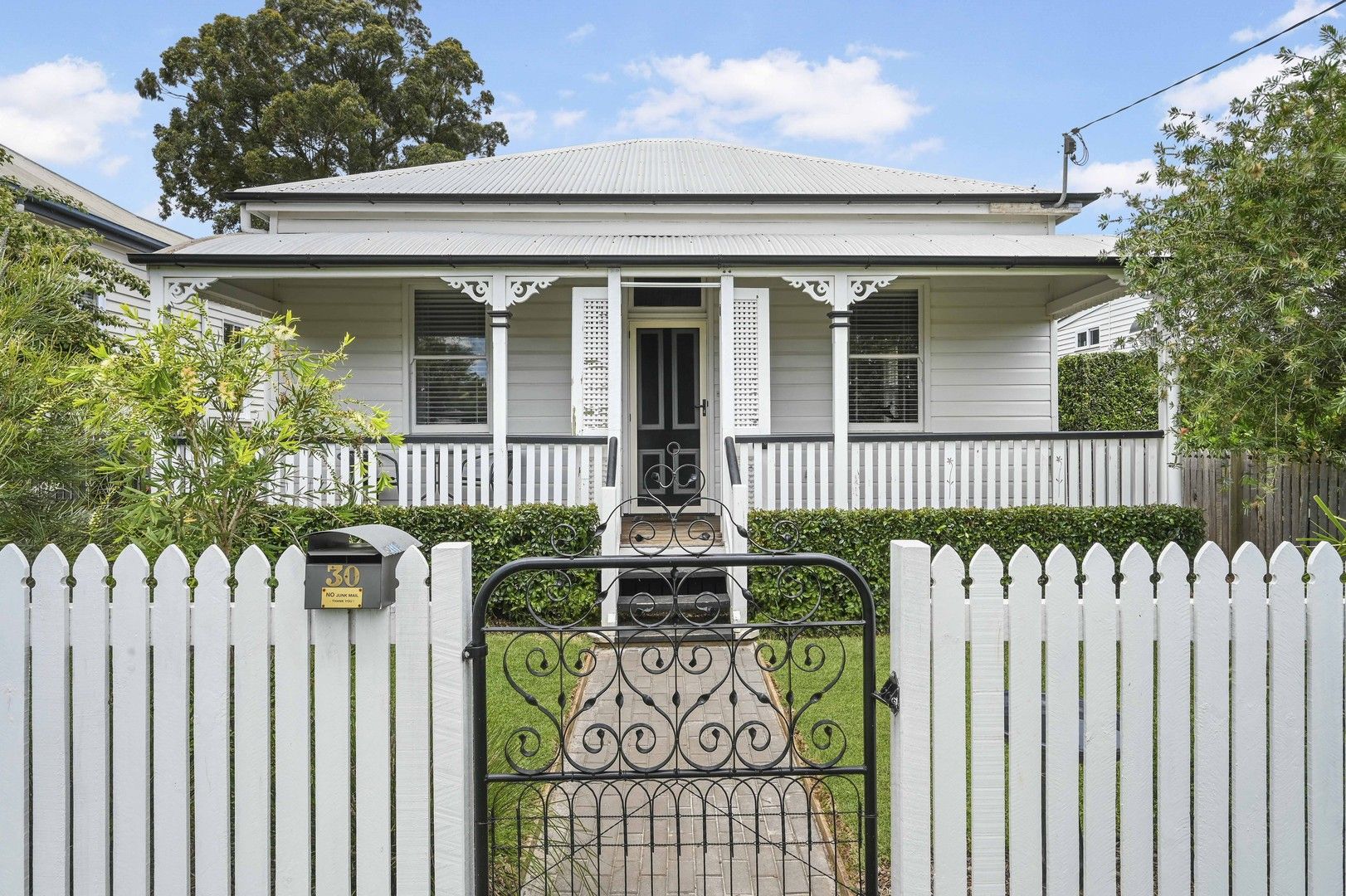 3 bedrooms House in 30 Grenier St TOOWOOMBA CITY QLD, 4350