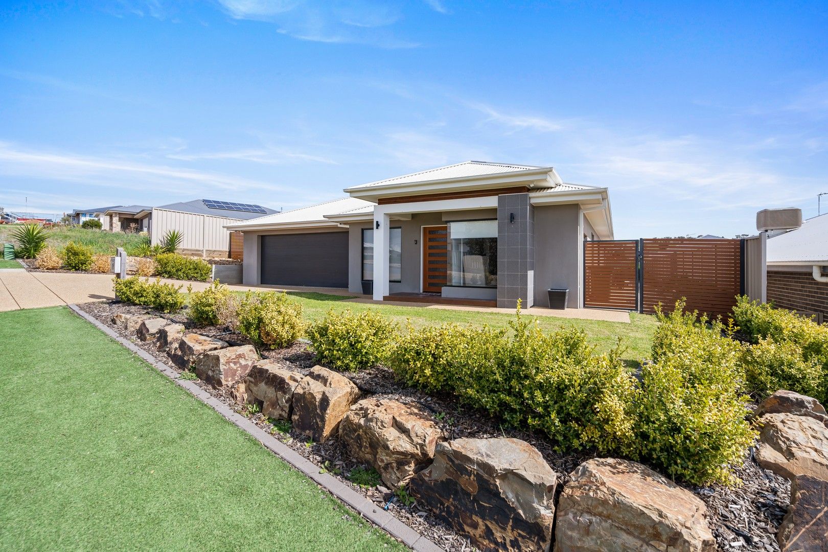 4 bedrooms House in 16 Florey Street LLOYD NSW, 2650
