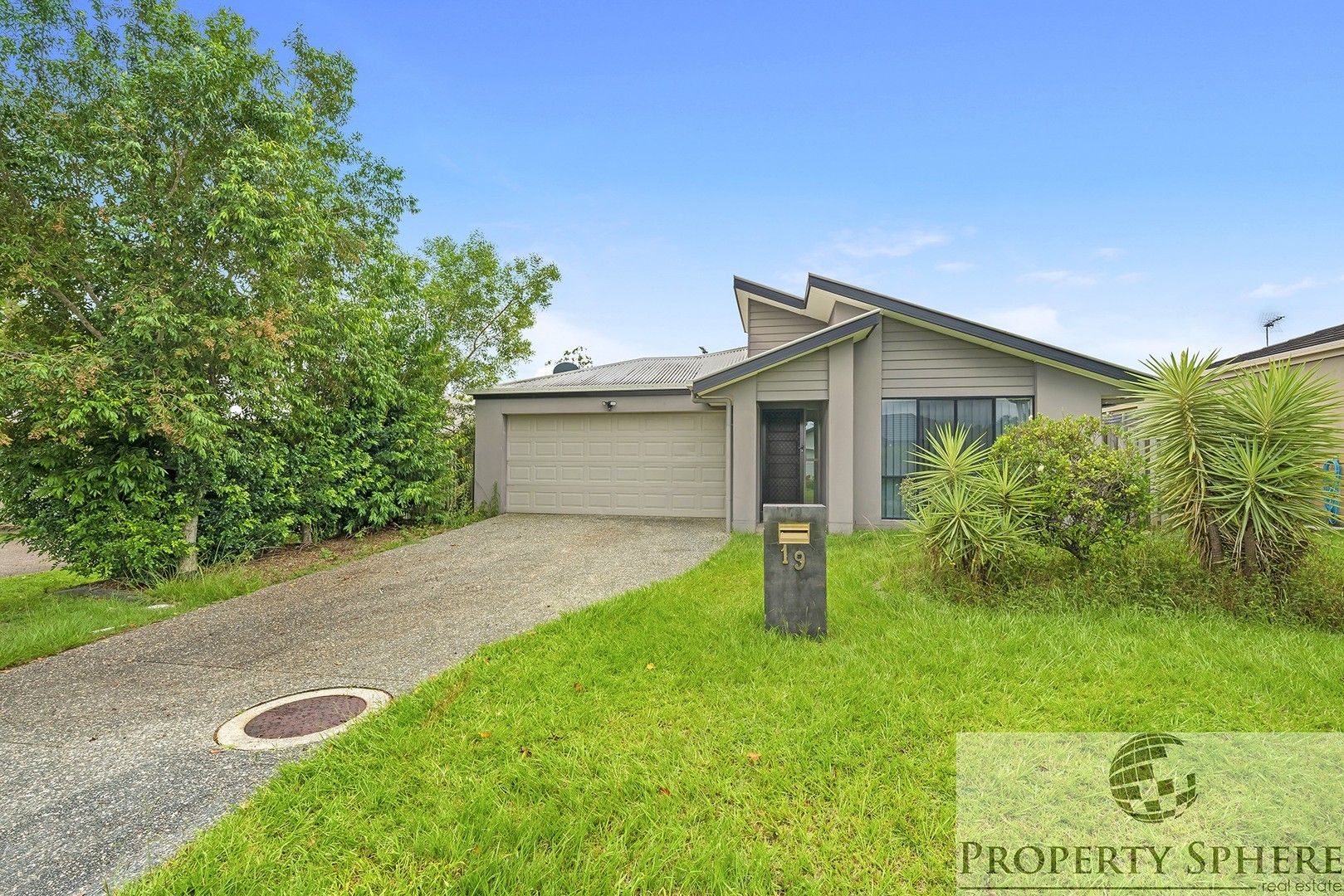 4 bedrooms House in 19 MacKenzie St COOMERA QLD, 4209