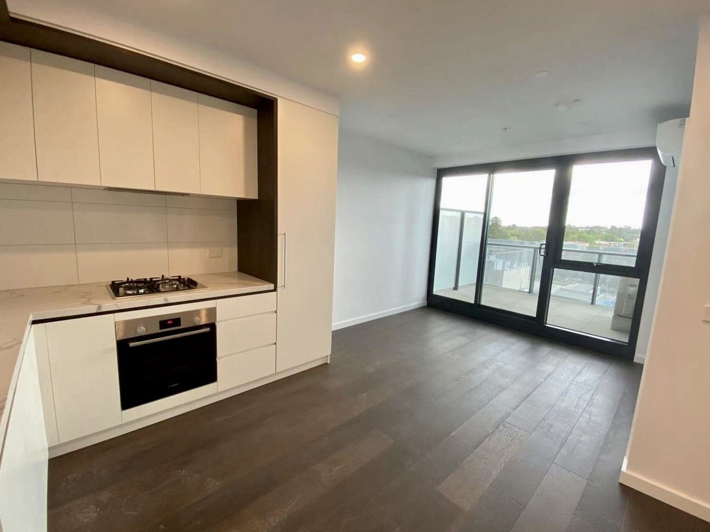 1 bedrooms Apartment / Unit / Flat in 707B/826 Whitehorse Road BOX HILL VIC, 3128