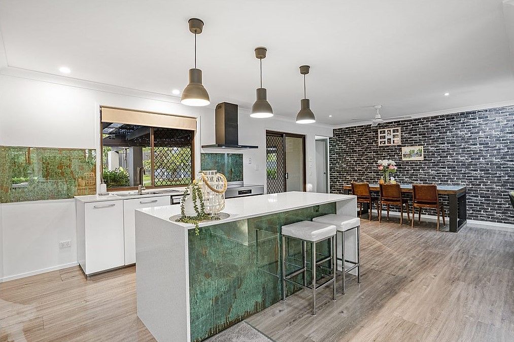 4 bedrooms House in 31 Canterbury Chase ASHMORE QLD, 4214