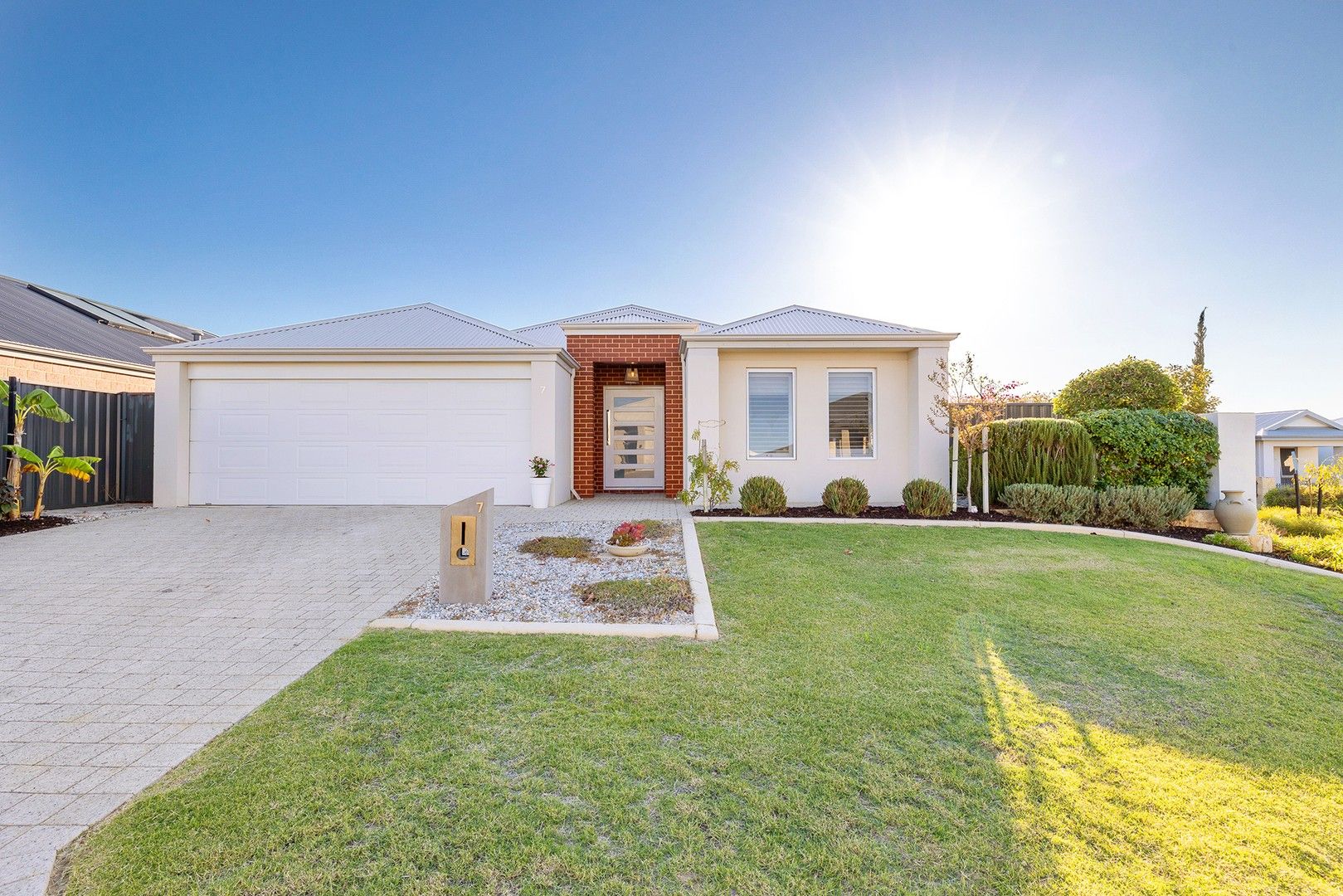 4 bedrooms House in 7 Missingham Avenue ALKIMOS WA, 6038