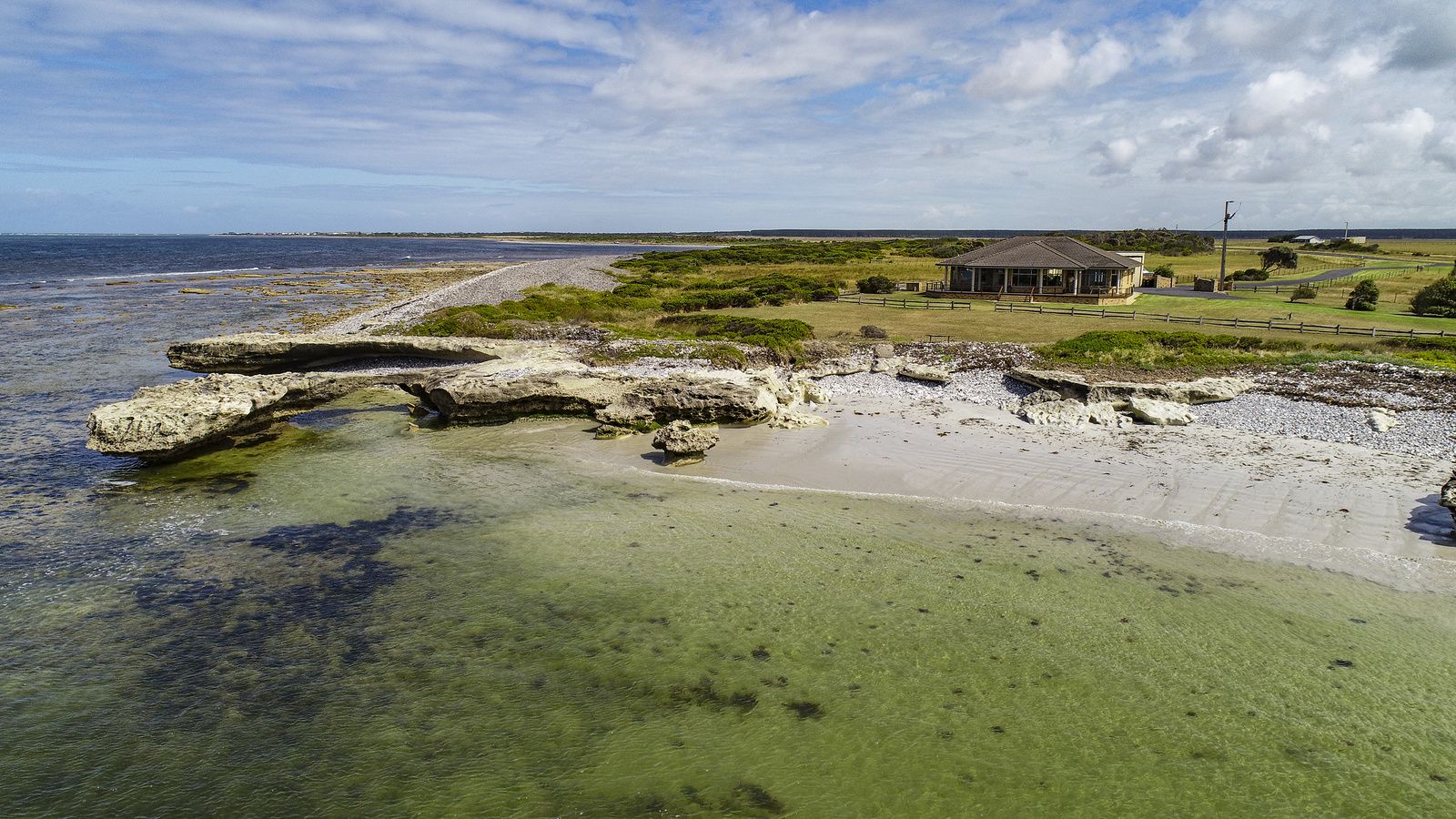 3 bedrooms House in 566 Pelican Point Road BLACKFELLOWS CAVES SA, 5291