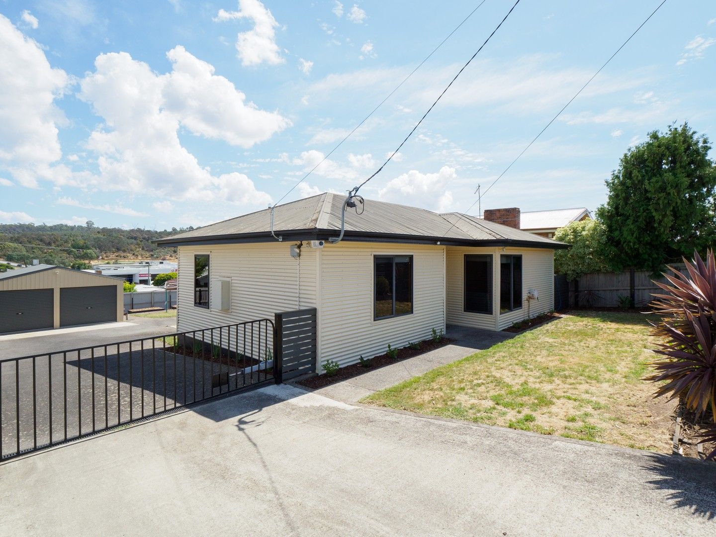 2 bedrooms House in 8 Keithleigh Street YOUNGTOWN TAS, 7249