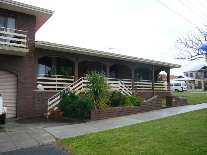 5 bedrooms House in 131 Federation  Street MOUNT HAWTHORN WA, 6016
