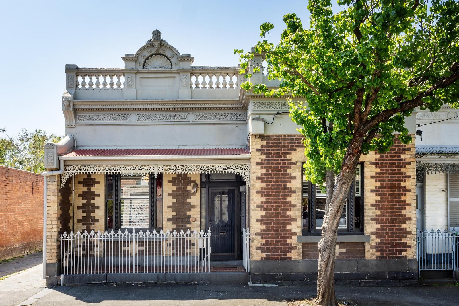 4 bedrooms House in 174 Macpherson Street CARLTON NORTH VIC, 3054