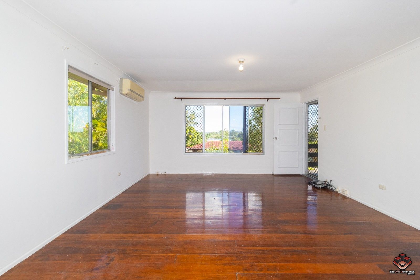 5 bedrooms House in 114 Begonia Street BROWNS PLAINS QLD, 4118