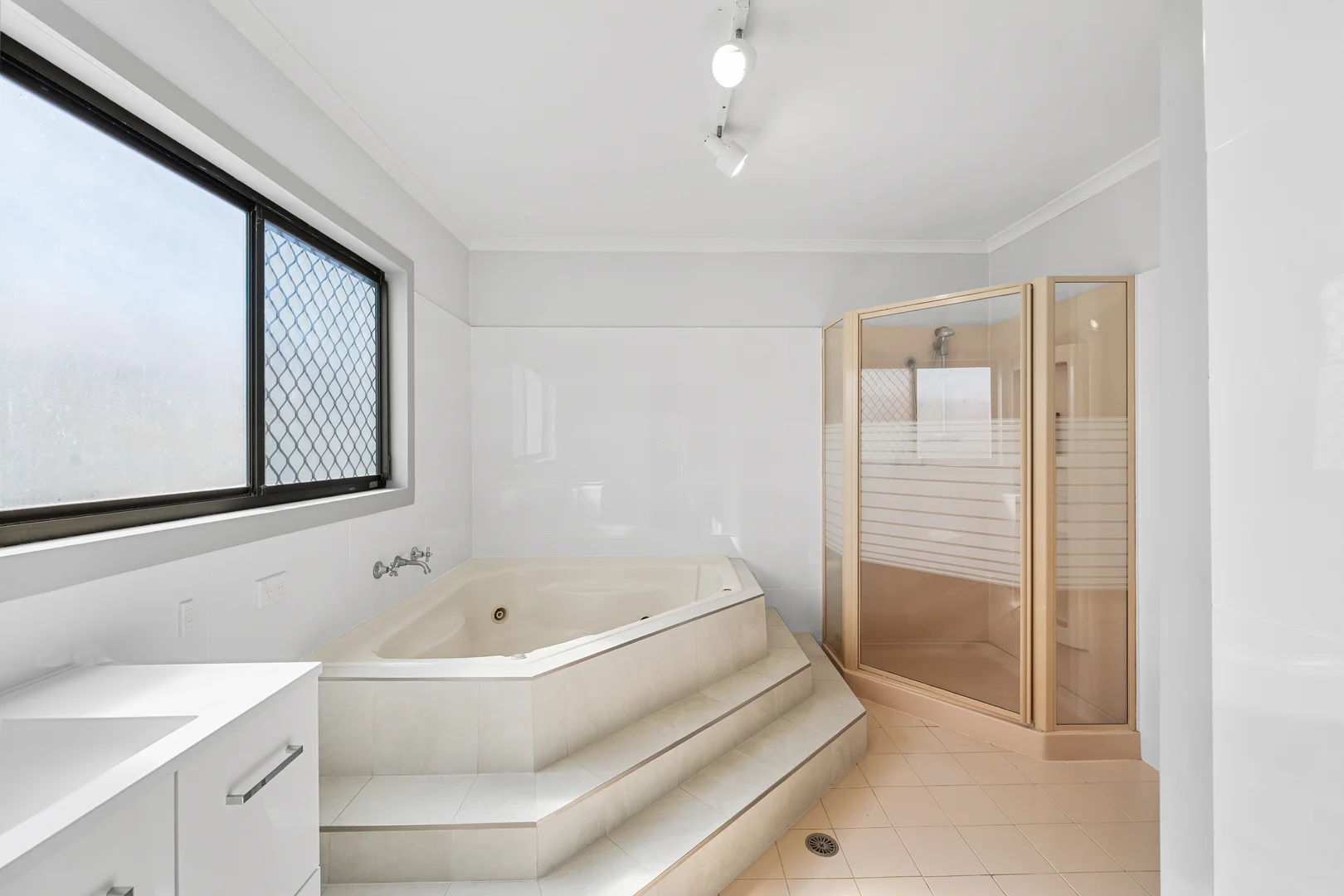 Additional image 5 of 89 Hume Boulevard, Killarney Vale NSW 2261