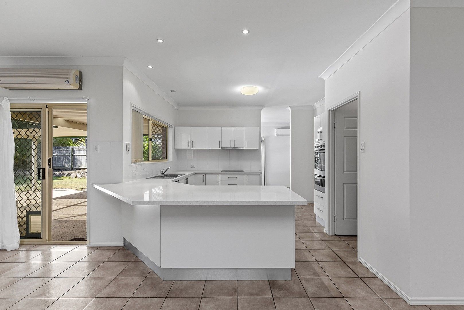 4 bedrooms House in 5 Earle Court BROOKFIELD QLD, 4069