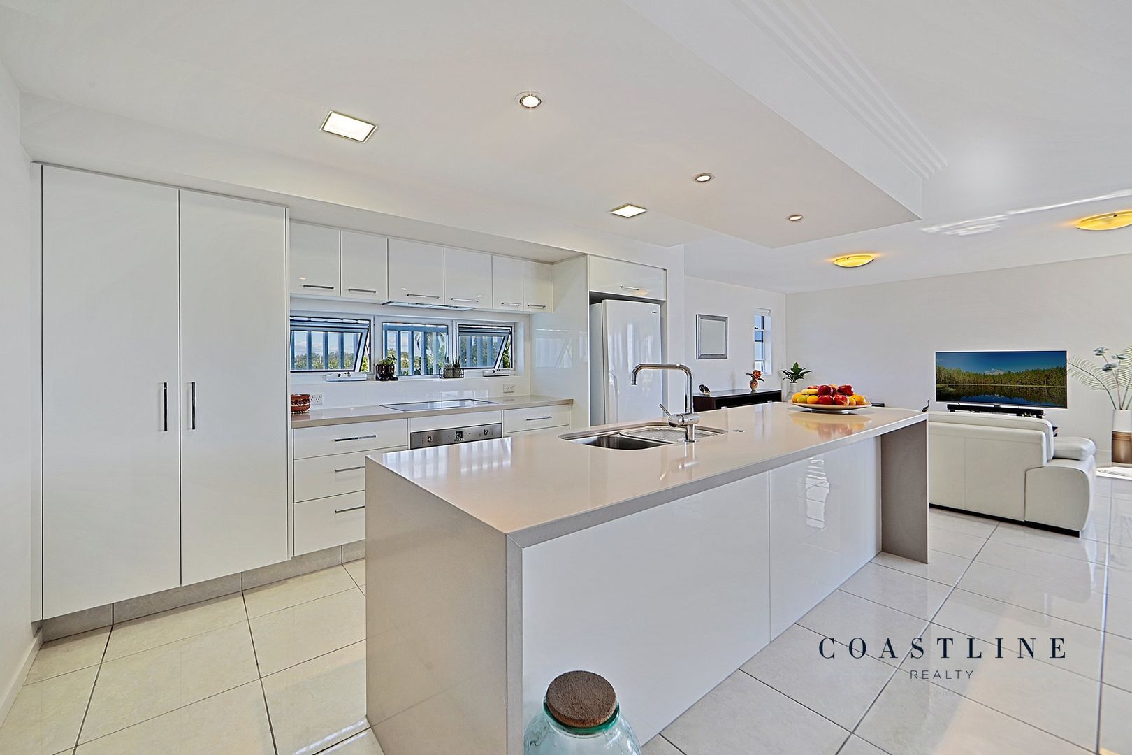 303/47 Esplanade "Silverpoint", Bargara QLD 4670, Image 2