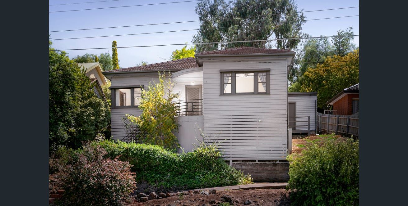 5 bedrooms House in 37 Pascoe Ave STRATHMORE VIC, 3041