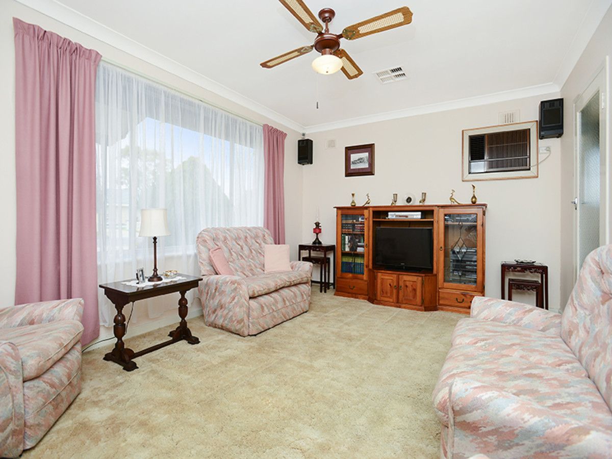 17 Robin Street, Port Noarlunga South SA 5167, Image 2