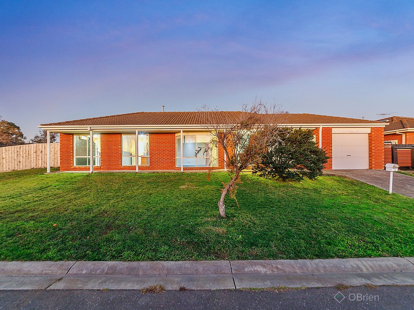 3 bedrooms House in 17 Jaye Place CRANBOURNE WEST VIC, 3977