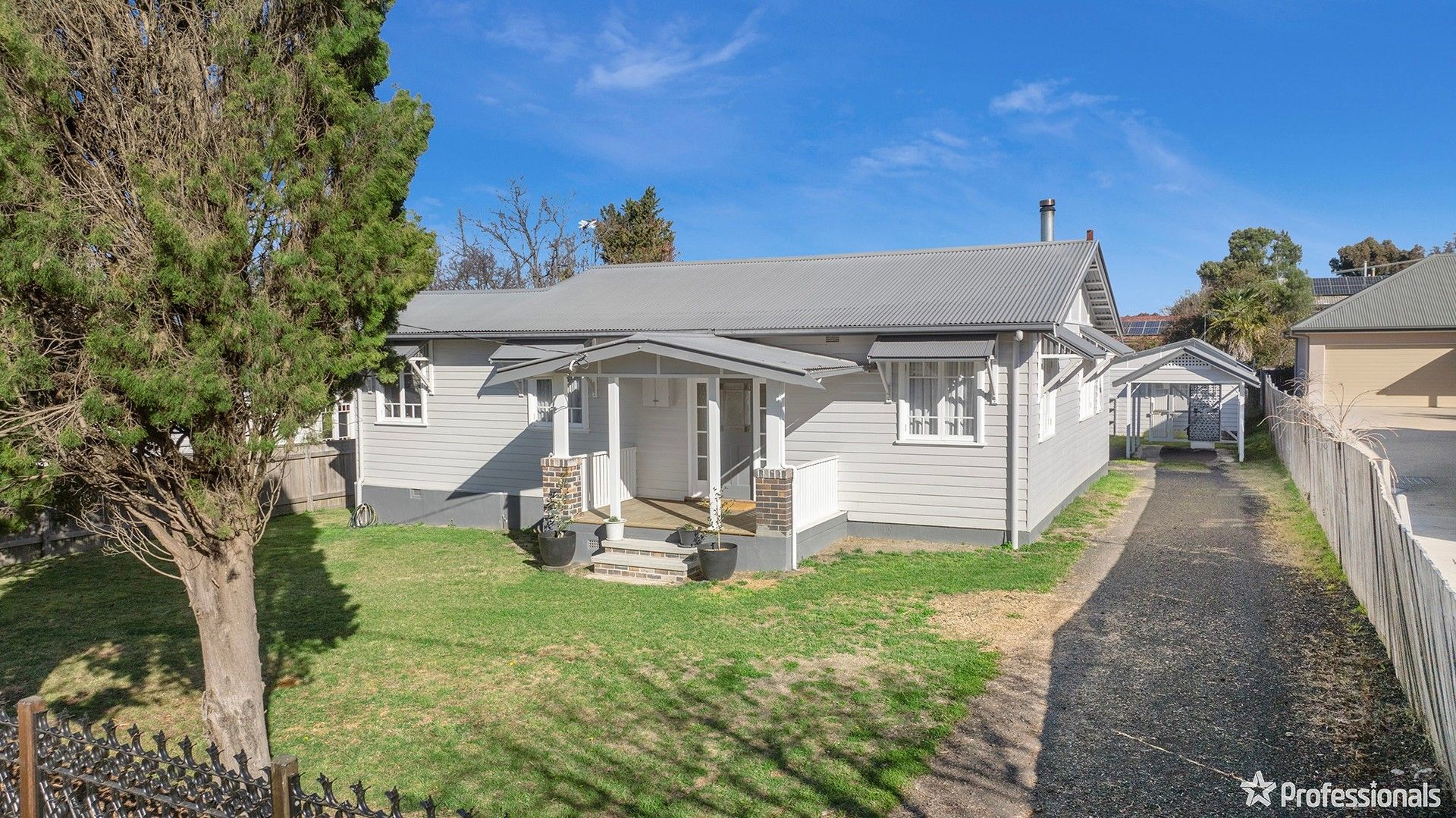 4 bedrooms House in 90 Mann Street ARMIDALE NSW, 2350